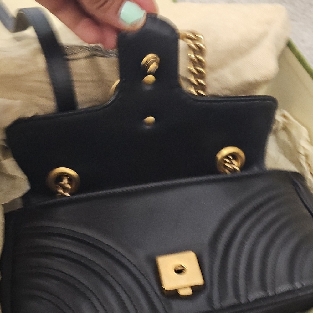 Gucci Black Quilted Shoulder Bag or Crossbody with Gold Chain - Picture 4 of 6